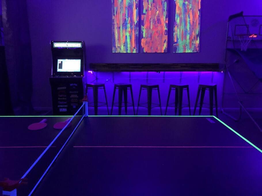 Fun West Knox Pad~ Hot Tub~ Neon Game Room~ Arcade Knoxville Exterior foto